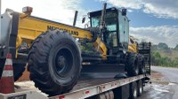 Município recebe nova motoniveladora adquirida com recursos de indenização imposta à VALE por rompimento da Barragem de Brumadinho