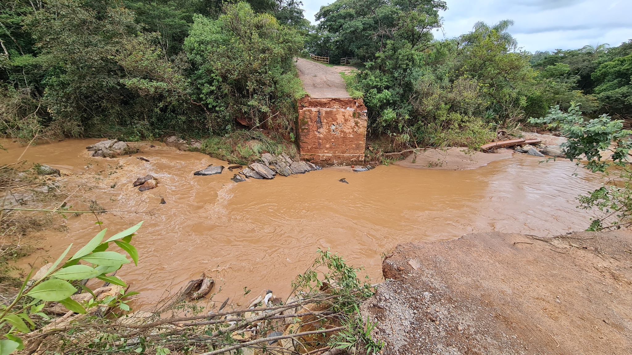 Esclarecimento sobre situação da obra na Ponte da Cachoeira dos Faleiros é cobrada por vereadores